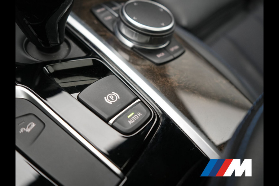 BMW X3 xDrive20i M Sport Shadow 184pk Dealer O.H | Trekhaak af Fabriek | Panodak | Adaptive Cruise | Sportstoelen Memory & Verwarmd | Harman Kardon |  Head Up | 19"L.M | BLIS |
