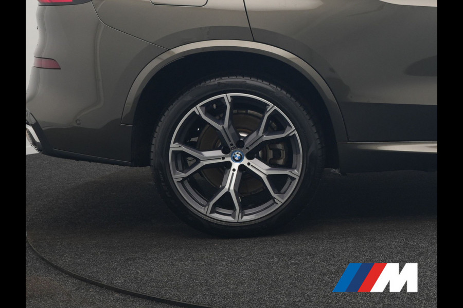 BMW X5 xDrive50e M Sport PHEV 490pk | SOH 96,3 Dealer O.H. | Panodak | Luchtvering | Laser LED | Adaptive Cruise | Harman & Kardon | Comfortstoelen Memory & Stoelventilatie | Head Up | 360 Camera | Apple Carplay | Plug In Hybrid