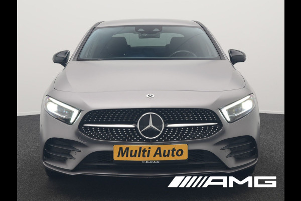 Mercedes-Benz A-Klasse 250 e **SONDERFARBE!** AMG Limited PHEV 218pk | Adaptive Cruise | Head Up | Multi Beam LED | Alcantara Sportstoelen Verwarmd | Night Pakket | Sfeerverlichting | MBUX | Apple Carplay | Widescreen Navi | 19"L.M | Mountaingrau Magno | Plug