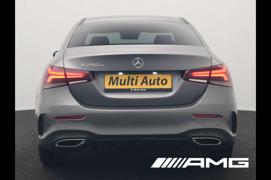 Mercedes-Benz A-Klasse 250 e **SONDERFARBE!** AMG Limited PHEV 218pk | Adaptive Cruise | Head Up | Multi Beam LED | Alcantara Sportstoelen Verwarmd | Night Pakket | Sfeerverlichting | MBUX | Apple Carplay | Widescreen Navi | 19"L.M | Mountaingrau Magno | Plug