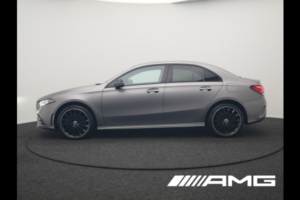 Mercedes-Benz A-Klasse 250 e **SONDERFARBE!** AMG Limited PHEV 218pk | Adaptive Cruise | Head Up | Multi Beam LED | Alcantara Sportstoelen Verwarmd | Night Pakket | Sfeerverlichting | MBUX | Apple Carplay | Widescreen Navi | 19"L.M | Mountaingrau Magno | Plug