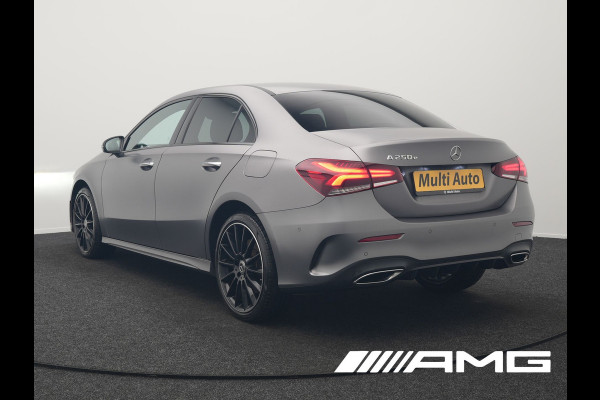 Mercedes-Benz A-Klasse 250 e **SONDERFARBE!** AMG Limited PHEV 218pk | Adaptive Cruise | Head Up | Multi Beam LED | Alcantara Sportstoelen Verwarmd | Night Pakket | Sfeerverlichting | MBUX | Apple Carplay | Widescreen Navi | 19"L.M | Mountaingrau Magno | Plug