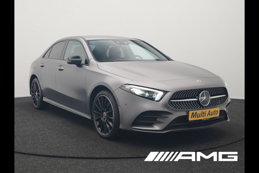 Mercedes-Benz A-Klasse 250 e **SONDERFARBE!** AMG Limited PHEV 218pk | Adaptive Cruise | Head Up | Multi Beam LED | Alcantara Sportstoelen Verwarmd | Night Pakket | Sfeerverlichting | MBUX | Apple Carplay | Widescreen Navi | 19"L.M | Mountaingrau Magno | Plug
