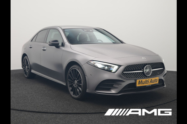 Mercedes-Benz A-Klasse 250 e **SONDERFARBE!** AMG Limited PHEV 218pk | Adaptive Cruise | Head Up | Multi Beam LED | Alcantara Sportstoelen Verwarmd | Night Pakket | Sfeerverlichting | MBUX | Apple Carplay | Widescreen Navi | 19"L.M | Mountaingrau Magno | Plug