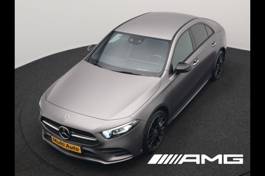 Mercedes-Benz A-Klasse 250 e **SONDERFARBE!** AMG Limited PHEV 218pk | Adaptive Cruise | Head Up | Multi Beam LED | Alcantara Sportstoelen Verwarmd | Night Pakket | Sfeerverlichting | MBUX | Apple Carplay | Widescreen Navi | 19"L.M | Mountaingrau Magno | Plug