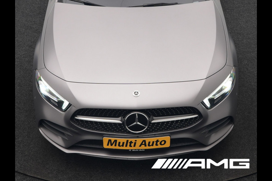 Mercedes-Benz A-Klasse 250 e **SONDERFARBE!** AMG Limited PHEV 218pk | Adaptive Cruise | Head Up | Multi Beam LED | Alcantara Sportstoelen Verwarmd | Night Pakket | Sfeerverlichting | MBUX | Apple Carplay | Widescreen Navi | 19"L.M | Mountaingrau Magno | Plug
