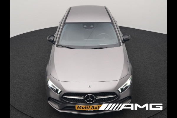 Mercedes-Benz A-Klasse 250 e **SONDERFARBE!** AMG Limited PHEV 218pk | Adaptive Cruise | Head Up | Multi Beam LED | Alcantara Sportstoelen Verwarmd | Night Pakket | Sfeerverlichting | MBUX | Apple Carplay | Widescreen Navi | 19"L.M | Mountaingrau Magno | Plug