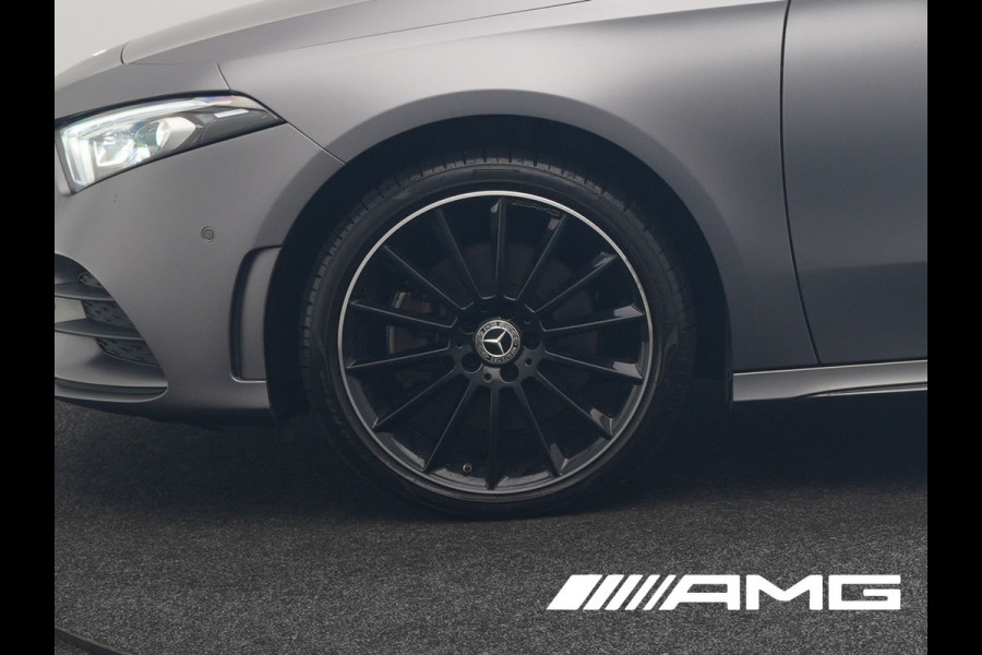Mercedes-Benz A-Klasse 250 e **SONDERFARBE!** AMG Limited PHEV 218pk | Adaptive Cruise | Head Up | Multi Beam LED | Alcantara Sportstoelen Verwarmd | Night Pakket | Sfeerverlichting | MBUX | Apple Carplay | Widescreen Navi | 19"L.M | Mountaingrau Magno | Plug