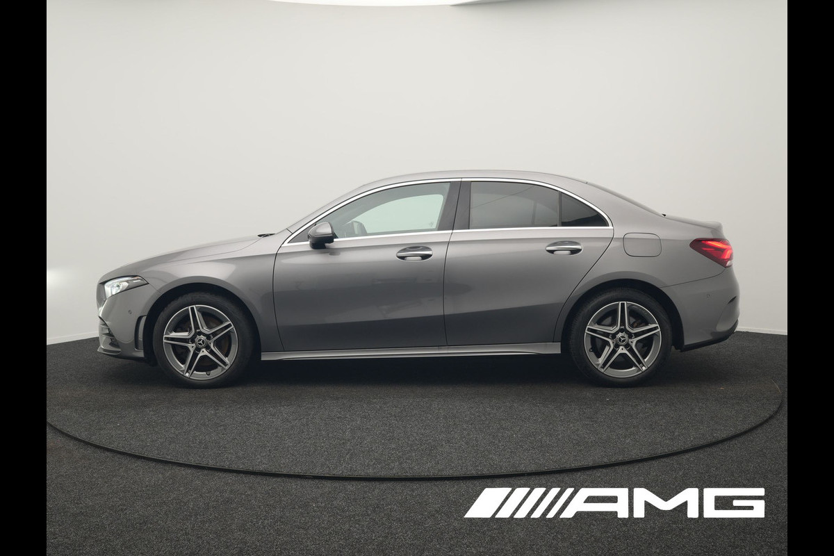 Mercedes-Benz A-Klasse 250 e AMG Line PHEV 218pk Dealer O.H. | Adaptive Cruise | Multi Beam LED | Camera | Sfeerverlichting | Lederen Sportstoelen Verwarmd | Widescreen Navi | Apple Carplay | Keyless | Blis | Navigatie | DAB | Plug In Hybrid |