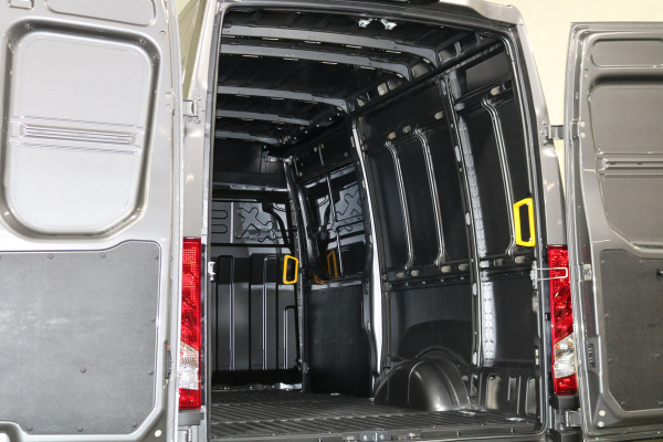 Iveco Daily 35S18 Hi-Matic L2 H2 Airco Navigatie Trekhaak Digitaal Dashboard (Voorraad in de Wal)