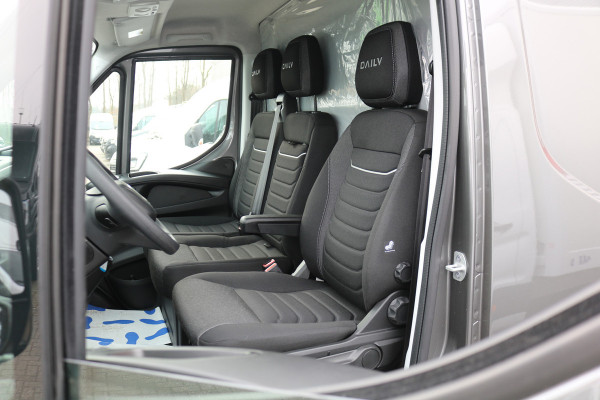 Iveco Daily 35S18 Hi-Matic L2 H2 Airco Navigatie Trekhaak Digitaal Dashboard (Voorraad in de Wal)