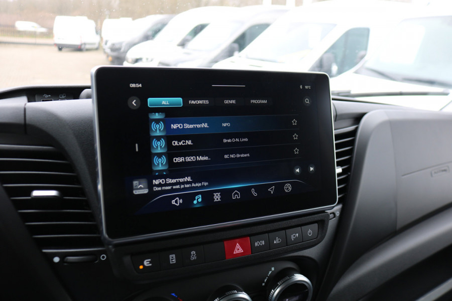 Iveco Daily 35S18 Hi-Matic L2 H2 Airco Navigatie Trekhaak Digitaal Dashboard (Voorraad in de Wal)
