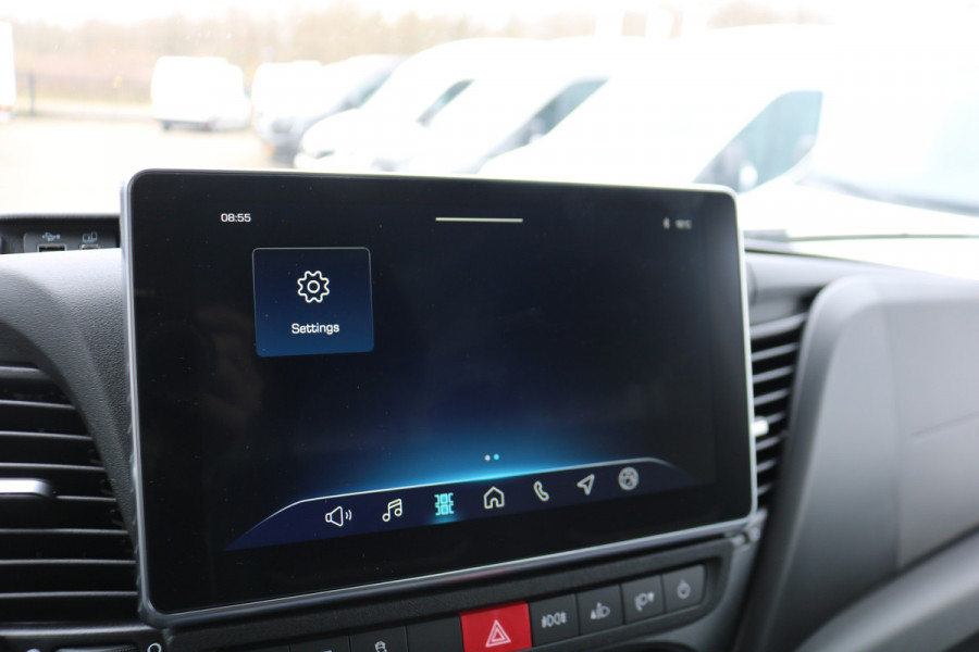 Iveco Daily 35S18 Hi-Matic L2 H2 Airco Navigatie Trekhaak Digitaal Dashboard (Voorraad in de Wal)