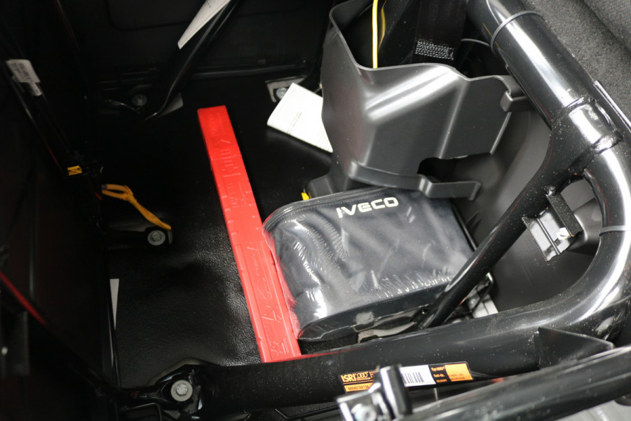 Iveco Daily 35S18 Hi-Matic L2 H2 Airco Navigatie Trekhaak Digitaal Dashboard (Voorraad in de Wal)