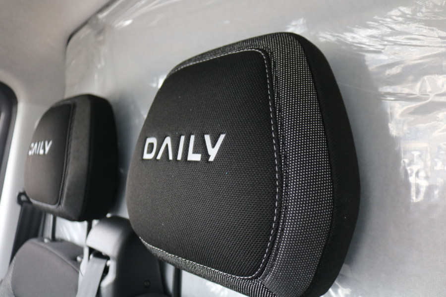 Iveco Daily 35S18 Hi-Matic L2 H2 Airco Navigatie Trekhaak Digitaal Dashboard (Voorraad in de Wal)