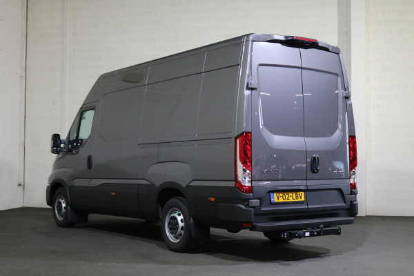 Iveco Daily 35S18 Hi-Matic L2 H2 Airco Navigatie Trekhaak Digitaal Dashboard (Voorraad in de Wal)