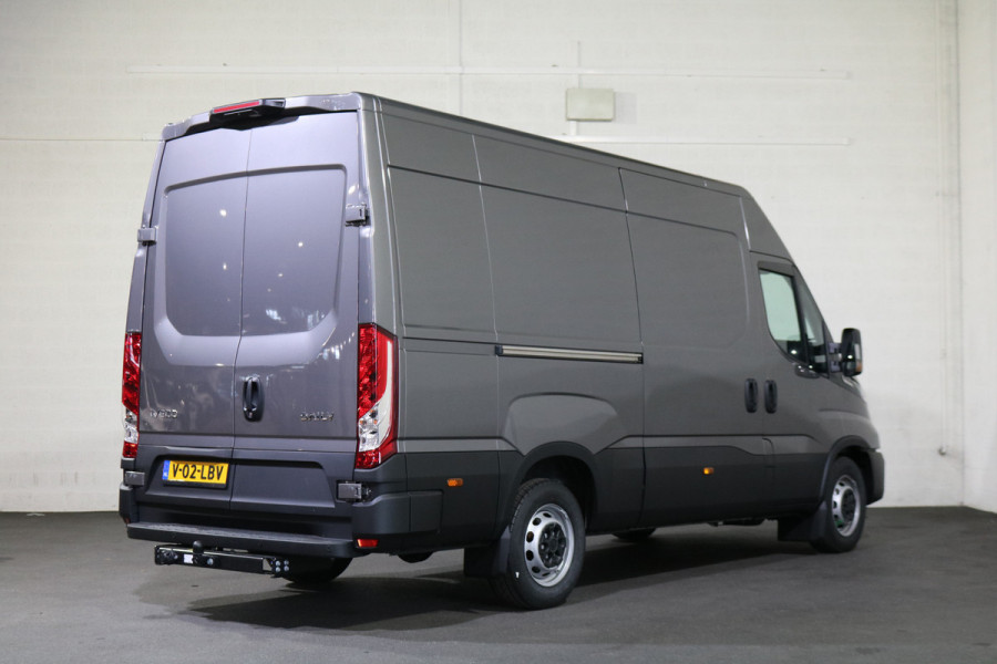 Iveco Daily 35S18 Hi-Matic L2 H2 Airco Navigatie Trekhaak Digitaal Dashboard (Voorraad in de Wal)