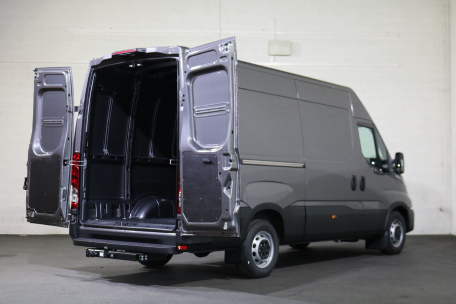 Iveco Daily 35S18 Hi-Matic L2 H2 Airco Navigatie Trekhaak Digitaal Dashboard (Voorraad in de Wal)