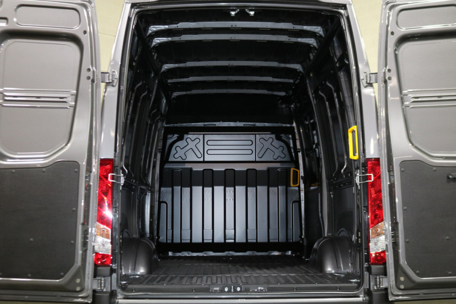 Iveco Daily 35S18 Hi-Matic L2 H2 Airco Navigatie Trekhaak Digitaal Dashboard (Voorraad in de Wal)