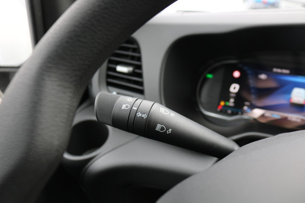 Iveco Daily 35S18 Hi-Matic L2 H2 Airco Navigatie Trekhaak Digitaal Dashboard (Voorraad in de Wal)