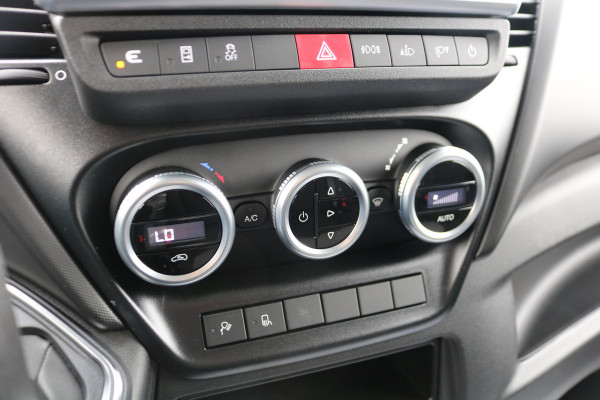 Iveco Daily 35S18 Hi-Matic L2 H2 Airco Navigatie Trekhaak Digitaal Dashboard (Voorraad in de Wal)