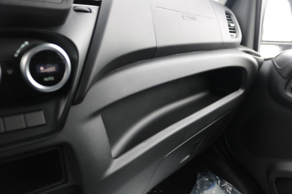 Iveco Daily 35S18 Hi-Matic L2 H2 Airco Navigatie Trekhaak Digitaal Dashboard (Voorraad in de Wal)