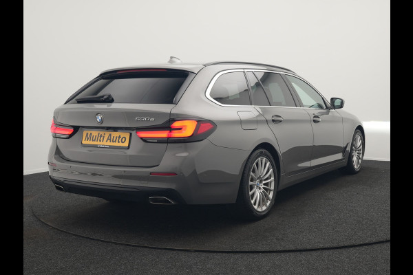 BMW 5 Serie Touring 530e Sportline PHEV 293pk Dealer O.H Bernina Grau Metallic | Trekhaak Afn. | M Sportstuur | Camera | Lederen Sportstoelen Verwarmd | Cruise Control | BMW LED | Hifi Sound | Apple Carplay | Navigatie | Virtual | DAB |  Plug In Hybrid