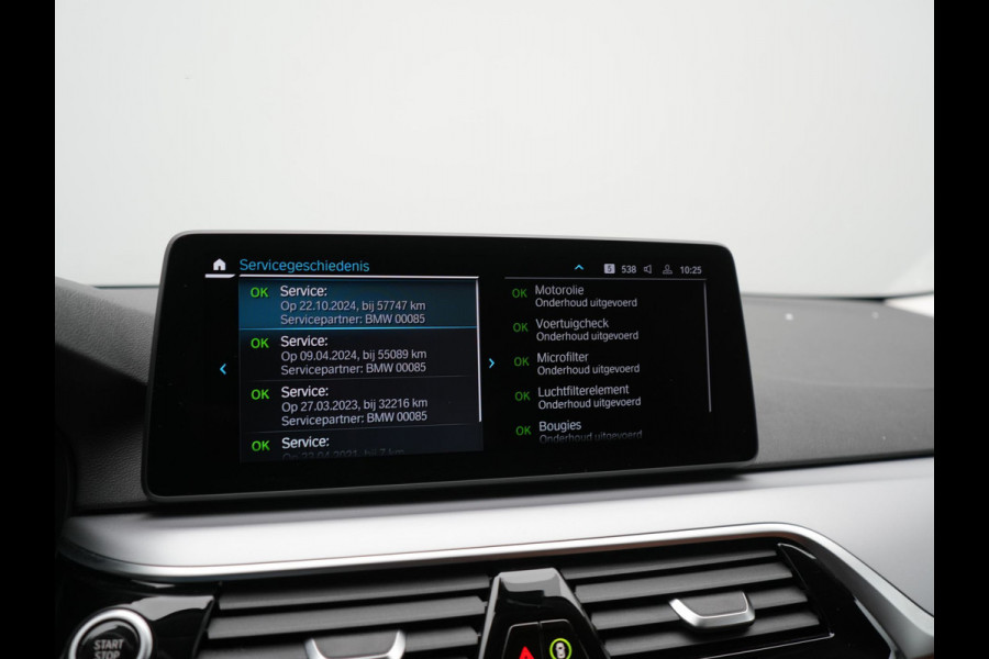 BMW 5 Serie Touring 530e Sportline PHEV 293pk Dealer O.H Bernina Grau Metallic | Trekhaak Afn. | M Sportstuur | Camera | Lederen Sportstoelen Verwarmd | Cruise Control | BMW LED | Hifi Sound | Apple Carplay | Navigatie | Virtual | DAB |  Plug In Hybrid