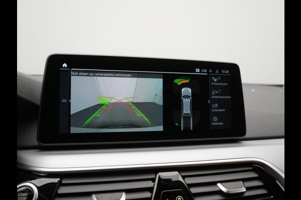 BMW 5 Serie Touring 530e Sportline PHEV 293pk Dealer O.H Bernina Grau Metallic | Trekhaak Afn. | M Sportstuur | Camera | Lederen Sportstoelen Verwarmd | Cruise Control | BMW LED | Hifi Sound | Apple Carplay | Navigatie | Virtual | DAB |  Plug In Hybrid