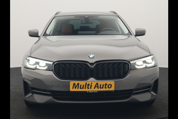 BMW 5 Serie Touring 530e Sportline PHEV 293pk Dealer O.H Bernina Grau Metallic | Trekhaak Afn. | M Sportstuur | Camera | Lederen Sportstoelen Verwarmd | Cruise Control | BMW LED | Hifi Sound | Apple Carplay | Navigatie | Virtual | DAB |  Plug In Hybrid