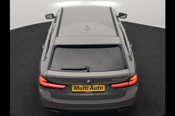 BMW 5 Serie Touring 530e Sportline PHEV 293pk Dealer O.H Bernina Grau Metallic | Trekhaak Afn. | M Sportstuur | Camera | Lederen Sportstoelen Verwarmd | Cruise Control | BMW LED | Hifi Sound | Apple Carplay | Navigatie | Virtual | DAB |  Plug In Hybrid