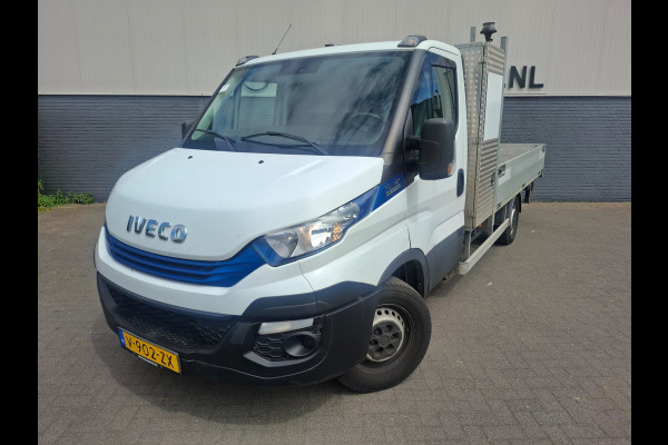 Iveco Daily 3.0I CNG Automaat 3-Pers. HIAB Laadkraan EURO 6 Navi Ecc Trekhaak Camera Blue power Alpine 2-Din Infotainment Sys. Bluetooth Opbergkasten Betonplex Vloer Compressed Natural Gas (CNG) EURO-6 375 35S14N Voertuig 1e Eigenaar Euro 6