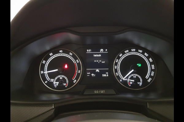 Škoda Kamiq 1.0 TSI 110pk DSG Dynamic Navigatie Lane Assist Adaptive Cruise Control Camera Stoelverwarming