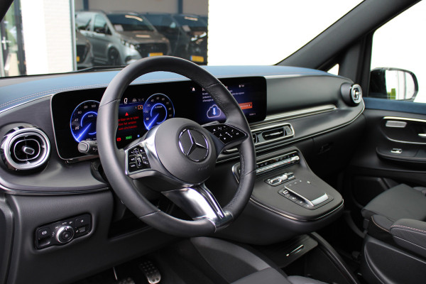 Mercedes-Benz Eqv 300 L2 / AMG / Luchtvering / 7-Persoons / Black Edition / Vol Opties / NIEUWSTAAT