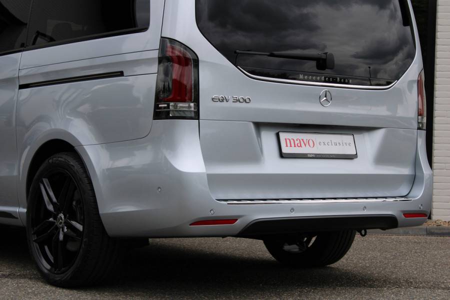 Mercedes-Benz Eqv 300 L2 / AMG / Luchtvering / 7-Persoons / Black Edition / Vol Opties / NIEUWSTAAT