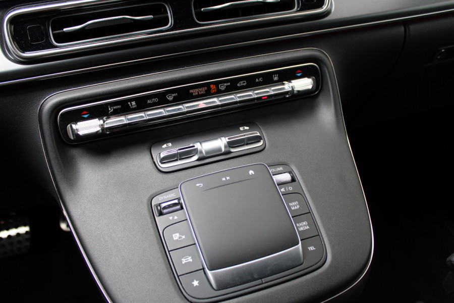 Mercedes-Benz Eqv 300 L2 / AMG / Luchtvering / 7-Persoons / Black Edition / 360 Camera / Vol Opties / NIEUWSTAAT