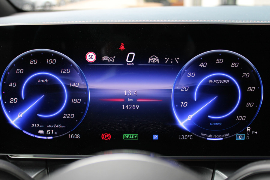 Mercedes-Benz Eqv 300 L2 / AMG / Luchtvering / 7-Persoons / Black Edition / 360 Camera / Vol Opties / NIEUWSTAAT