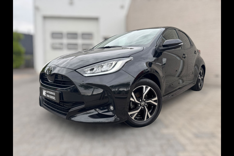 Toyota Yaris 1.5 VVT-i First Edition LED / CARPLAY / STOELVERW. / CAMERA / LANE ASSIST / CRUISE CONTROL / DEALER OND.
