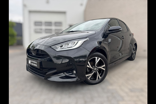 Toyota Yaris 1.5 VVT-i First Edition LED / CARPLAY / STOELVERW. / CAMERA / LANE ASSIST / CRUISE CONTROL / DEALER OND.