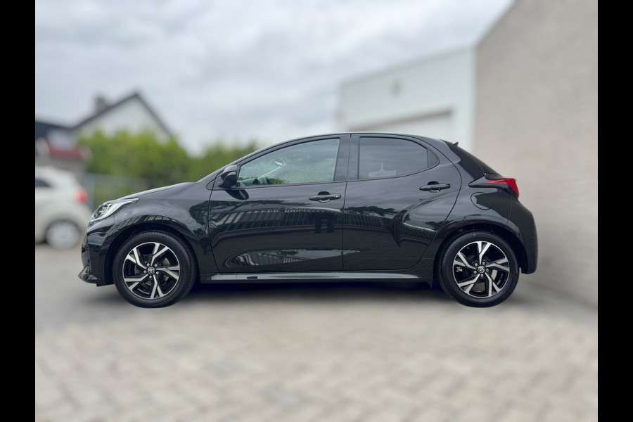 Toyota Yaris 1.5 VVT-i First Edition LED / CARPLAY / STOELVERW. / CAMERA / LANE ASSIST / CRUISE CONTROL / DEALER OND.