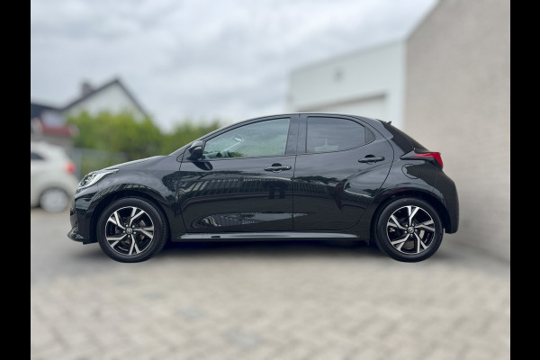 Toyota Yaris 1.5 VVT-i First Edition LED / CARPLAY / STOELVERW. / CAMERA / LANE ASSIST / CRUISE CONTROL / DEALER OND.