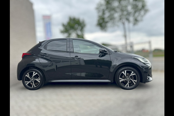 Toyota Yaris 1.5 VVT-i First Edition LED / CARPLAY / STOELVERW. / CAMERA / LANE ASSIST / CRUISE CONTROL / DEALER OND.