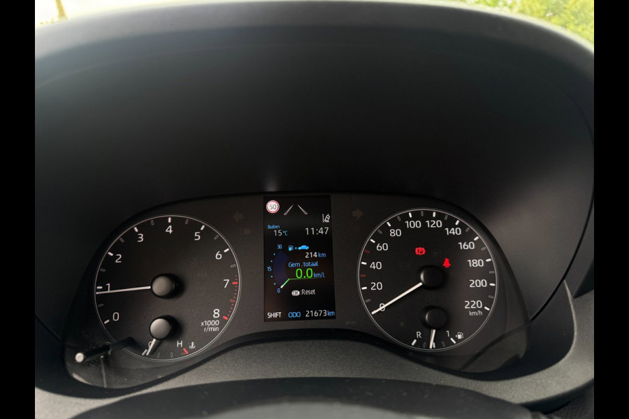 Toyota Yaris 1.5 VVT-i First Edition LED / CARPLAY / STOELVERW. / CAMERA / LANE ASSIST / CRUISE CONTROL / DEALER OND.