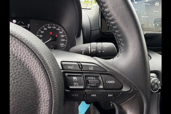 Toyota Yaris 1.5 VVT-i First Edition LED / CARPLAY / STOELVERW. / CAMERA / LANE ASSIST / CRUISE CONTROL / DEALER OND.