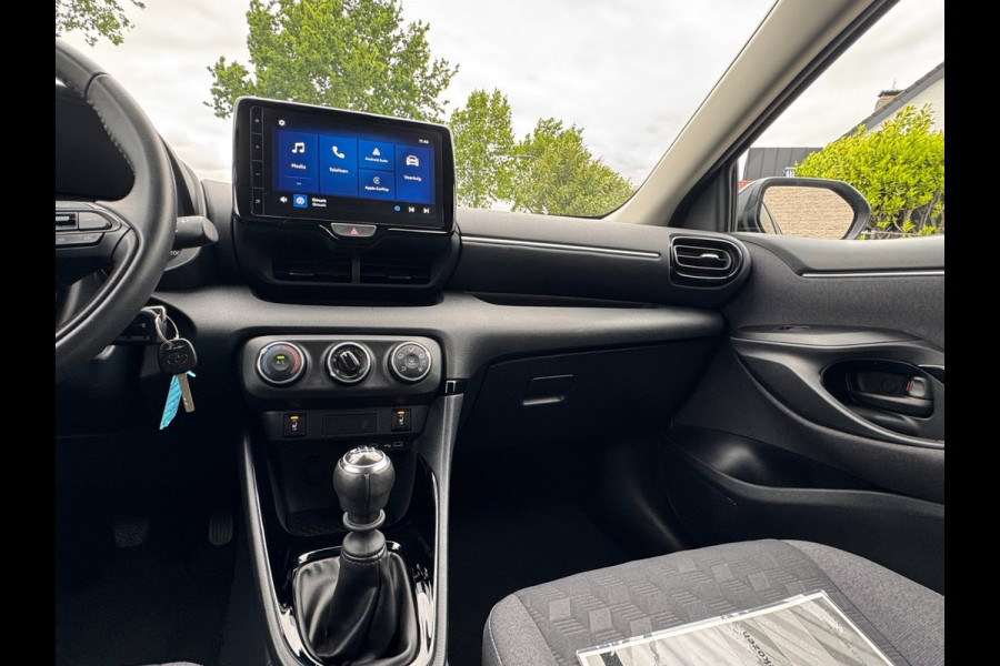 Toyota Yaris 1.5 VVT-i First Edition LED / CARPLAY / STOELVERW. / CAMERA / LANE ASSIST / CRUISE CONTROL / DEALER OND.