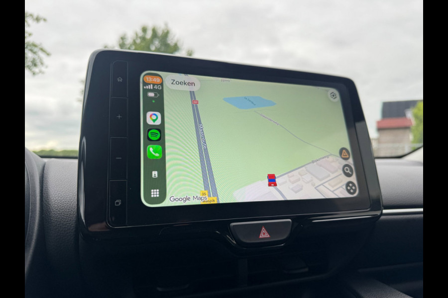 Toyota Yaris 1.5 VVT-i First Edition LED / CARPLAY / STOELVERW. / CAMERA / LANE ASSIST / CRUISE CONTROL / DEALER OND.