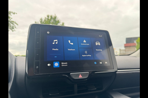 Toyota Yaris 1.5 VVT-i First Edition LED / CARPLAY / STOELVERW. / CAMERA / LANE ASSIST / CRUISE CONTROL / DEALER OND.