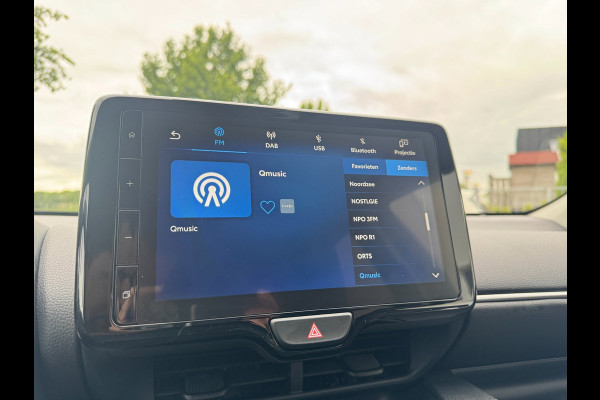 Toyota Yaris 1.5 VVT-i First Edition LED / CARPLAY / STOELVERW. / CAMERA / LANE ASSIST / CRUISE CONTROL / DEALER OND.