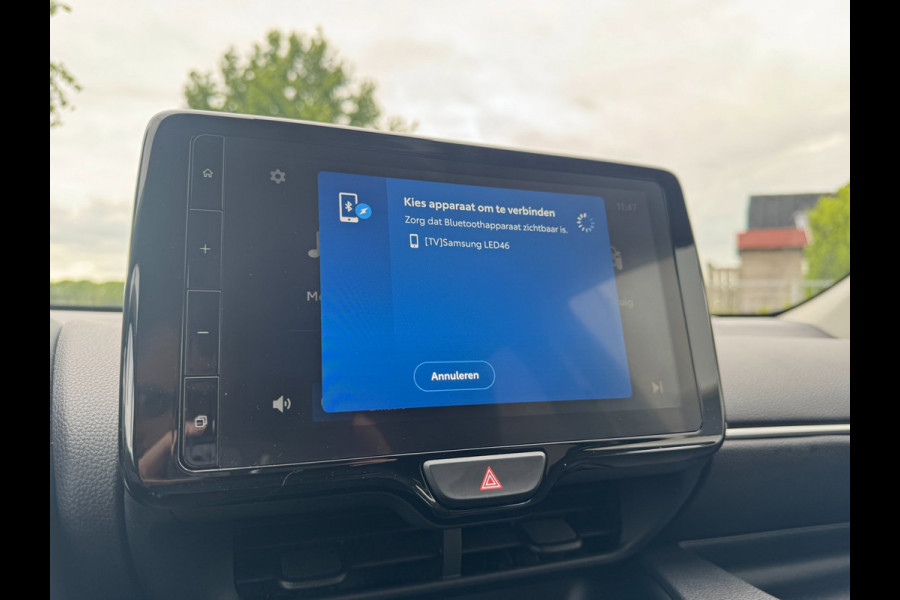 Toyota Yaris 1.5 VVT-i First Edition LED / CARPLAY / STOELVERW. / CAMERA / LANE ASSIST / CRUISE CONTROL / DEALER OND.
