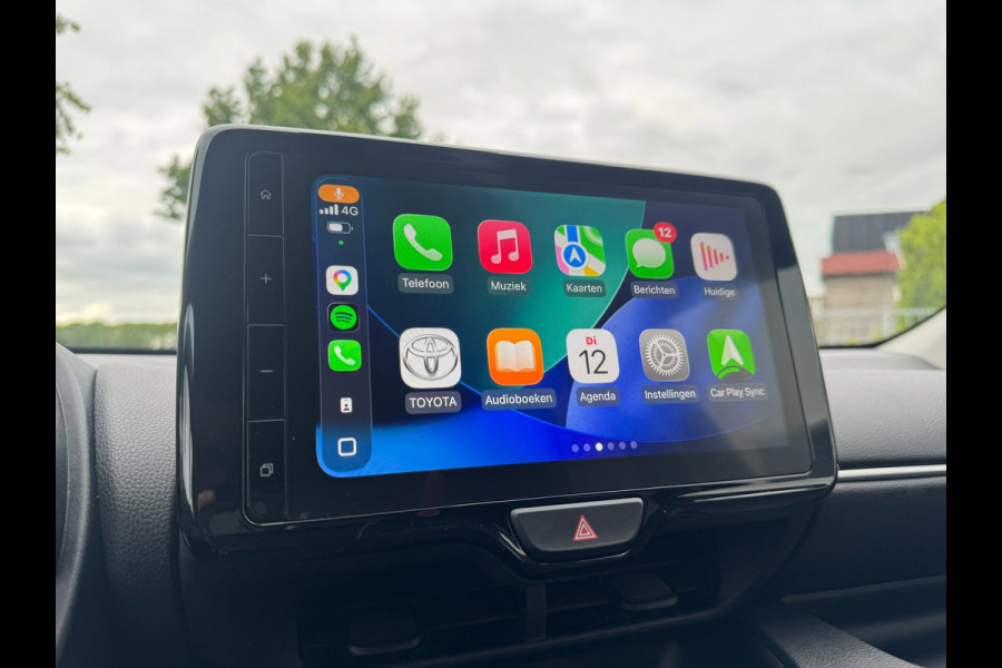 Toyota Yaris 1.5 VVT-i First Edition LED / CARPLAY / STOELVERW. / CAMERA / LANE ASSIST / CRUISE CONTROL / DEALER OND.
